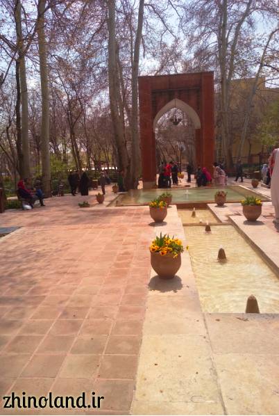 ورودی اصلی باغ ایرانی ده ونک تهران